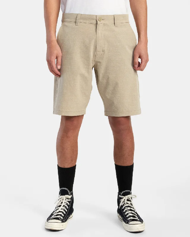 Balance 20" Hybrid Shorts - Khaki